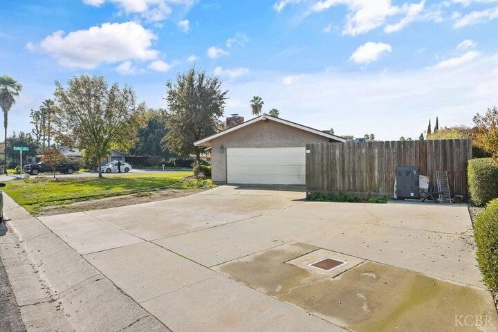 Property Photo:  3312 W Cutler Avenue  CA 93277 