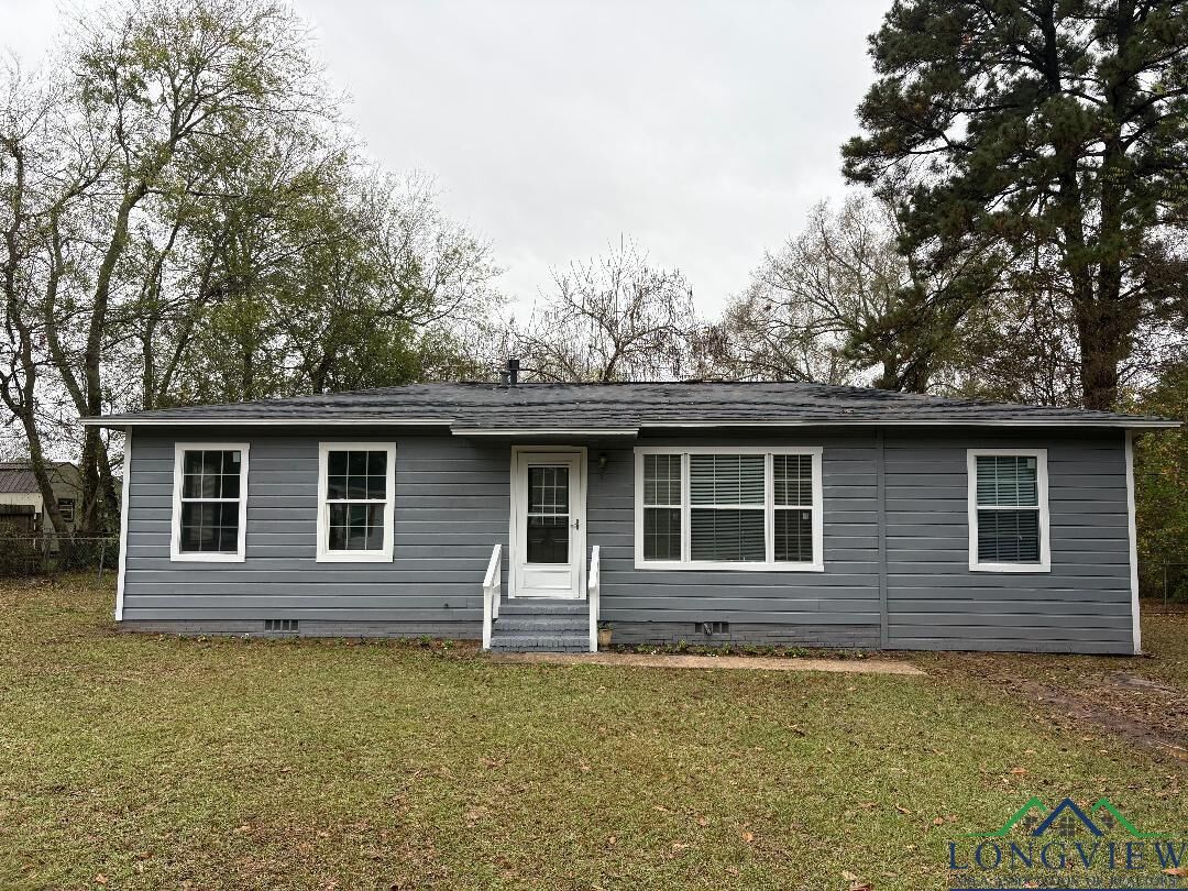 Property Photo: 101 Bell St TX 75650
