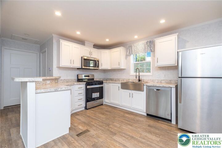 Property Photo:  465 Royal Manor Road Lot 8  PA 18042 