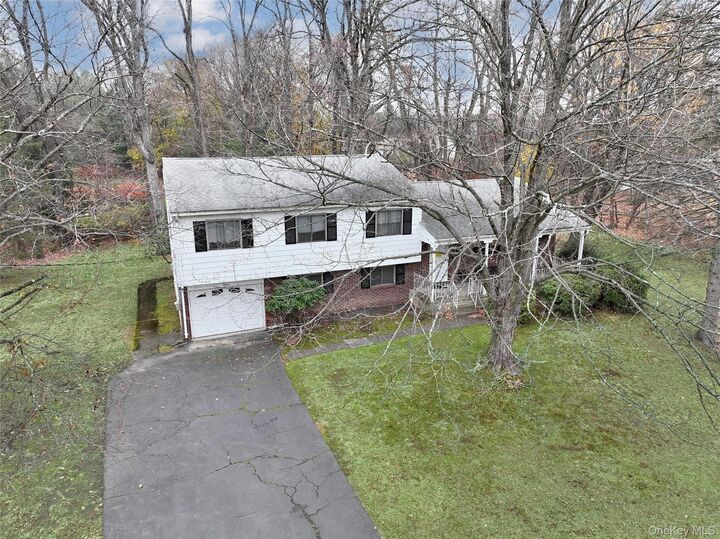 Property Photo:  12 Cloverdale Lane  NY 10952 