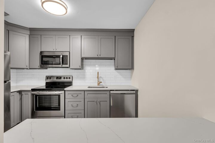 Property Photo:  17 Hastings B  NY 10598 