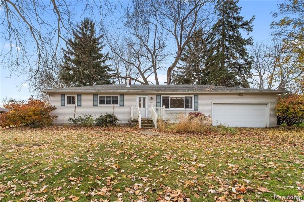 Property Photo:  5033 Robinwood Street  MI 48161 3643 