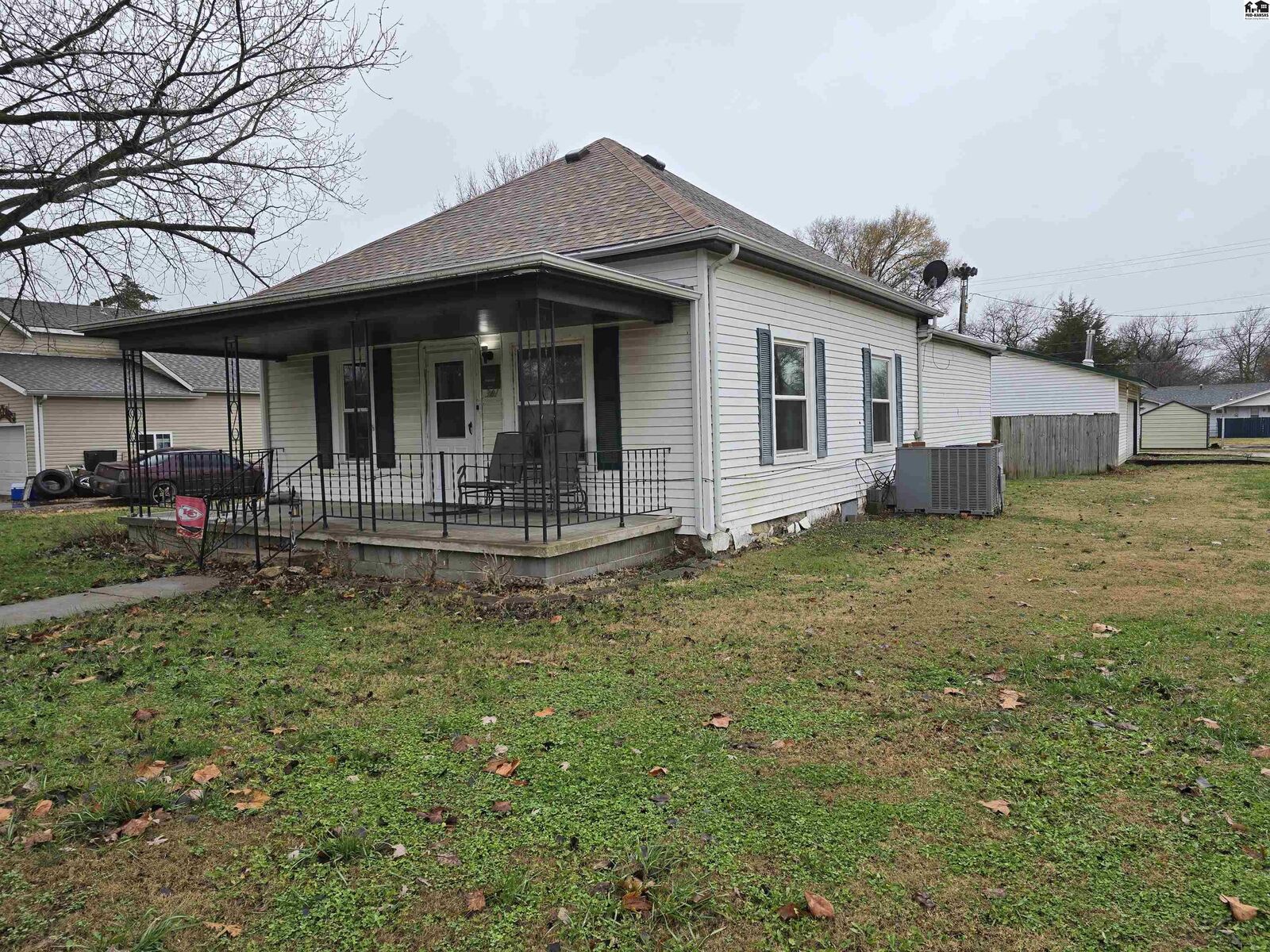 Property Photo:  301 S Freeborn St  KS 66861-1211 