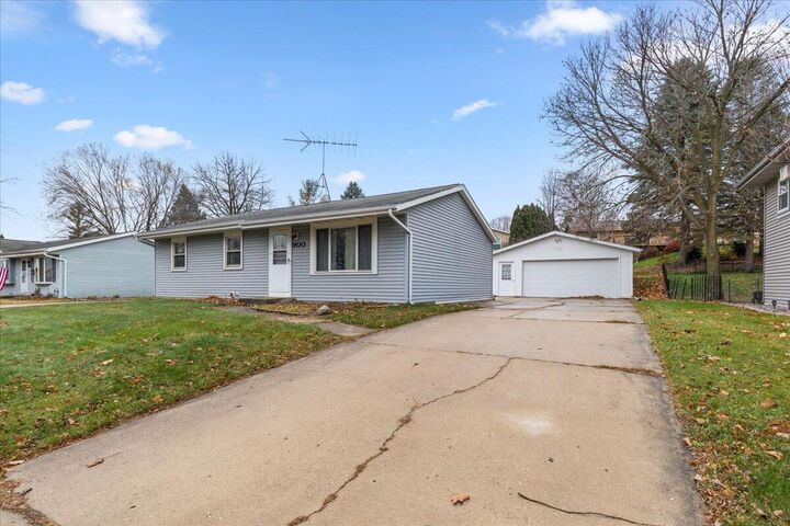 900 Villa Park Dr  West Bend WI 53090 photo