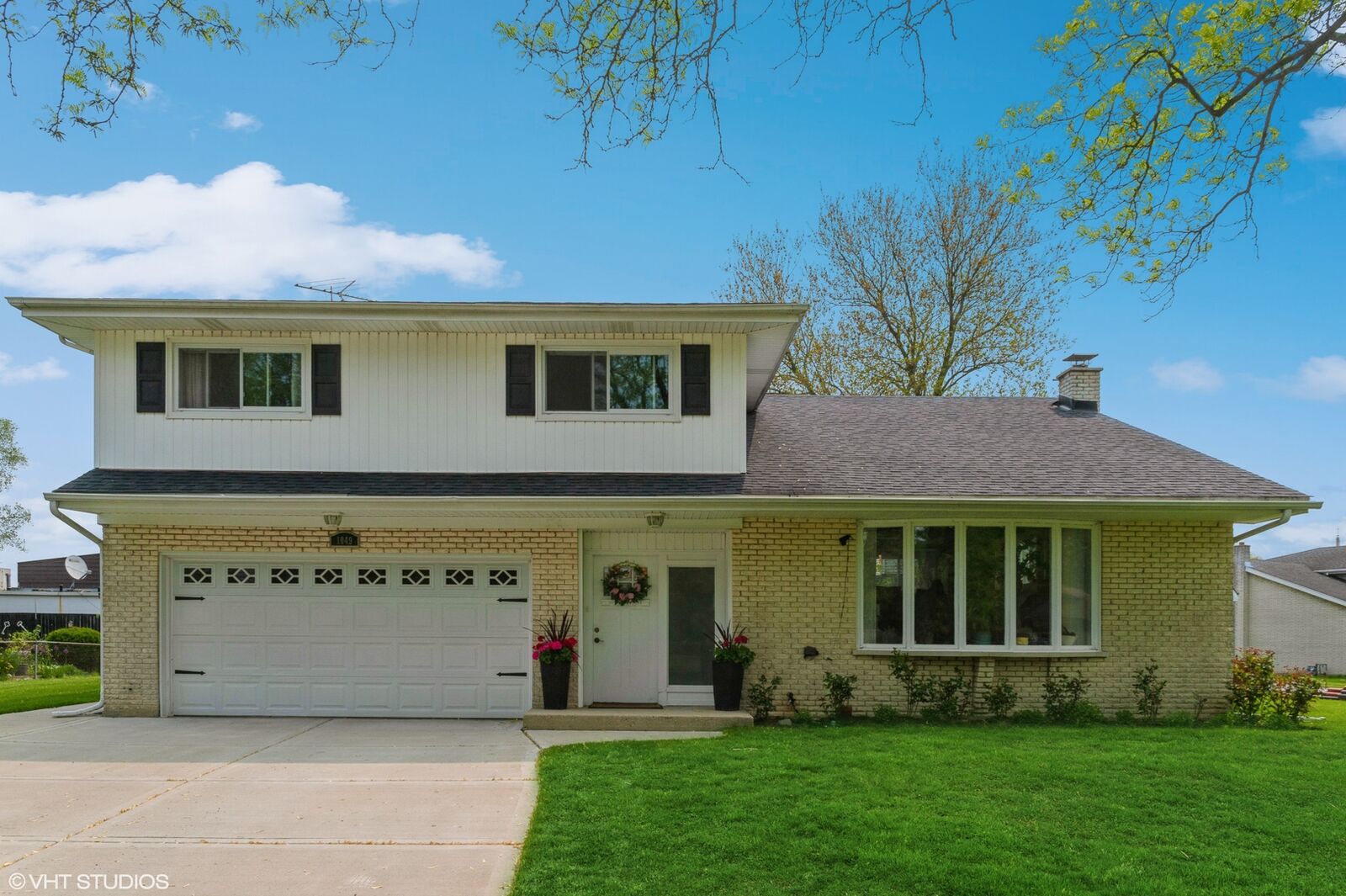 Property Photo:  1049 Peace Drive  IL 60090 