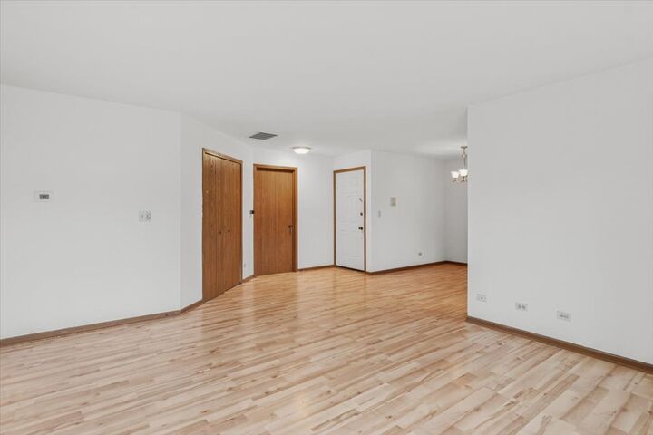 Property Photo:  2337 Worthing Drive 102A  IL 60565 