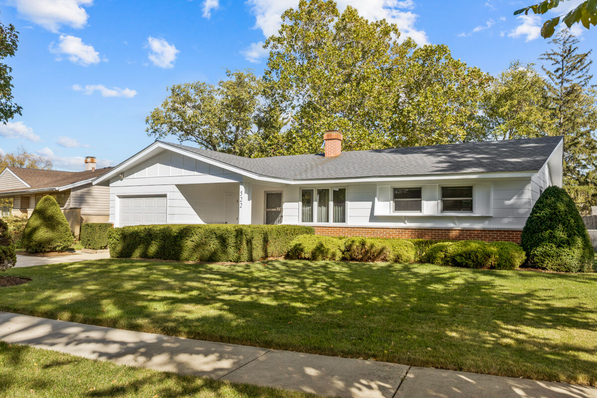 Property Photo:  522 Edgewood Lane  IL 60007 
