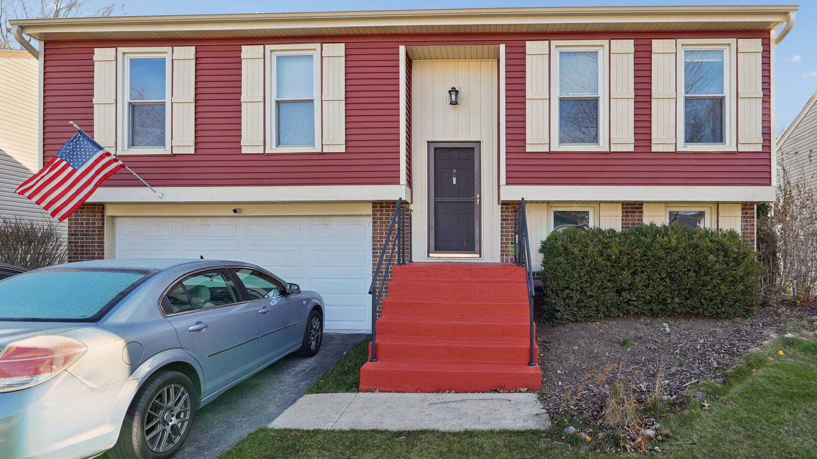 Property Photo:  595 Stafford Drive  IL 60172 