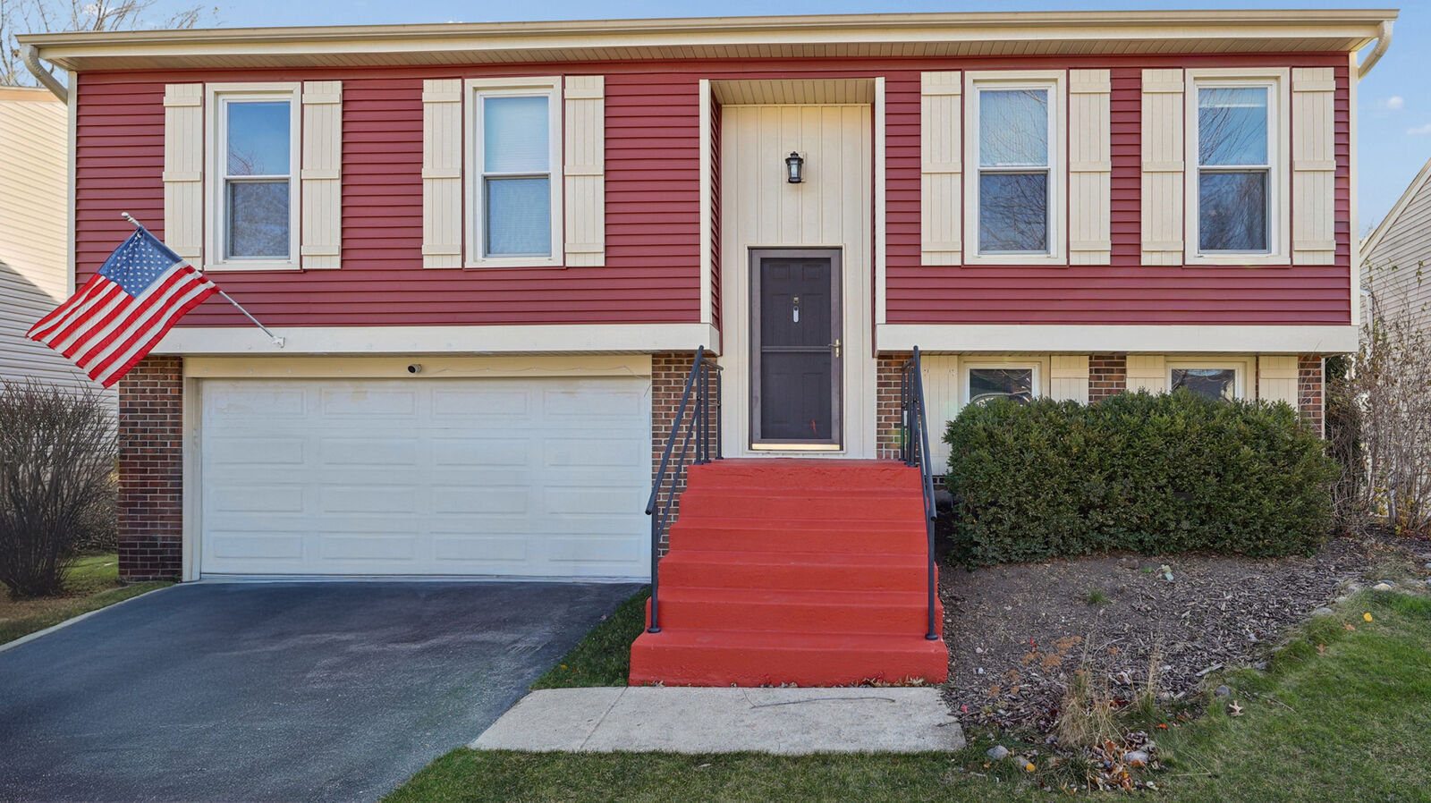 Property Photo: 595 Stafford Drive IL 60172