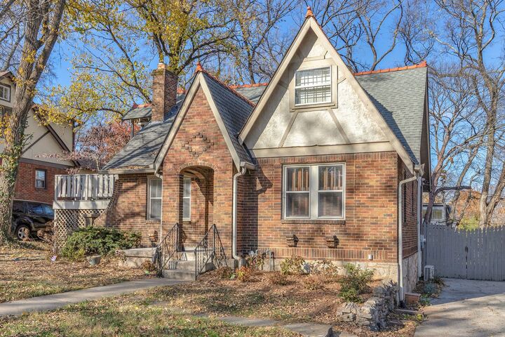 Property Photo: 2808 Belcourt Ave TN 37212