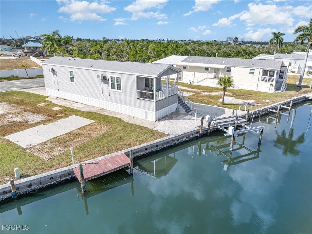 Property Photo: 12 Galleon Way FL 33931