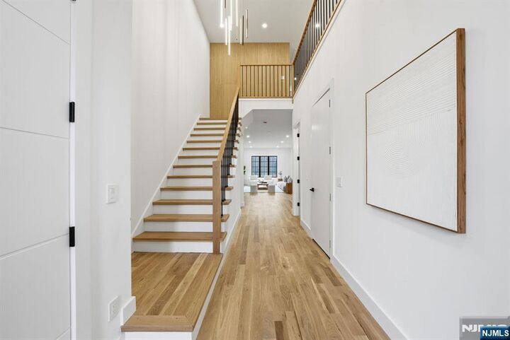 Property Photo:  5 Cedar Court  NJ 07627 