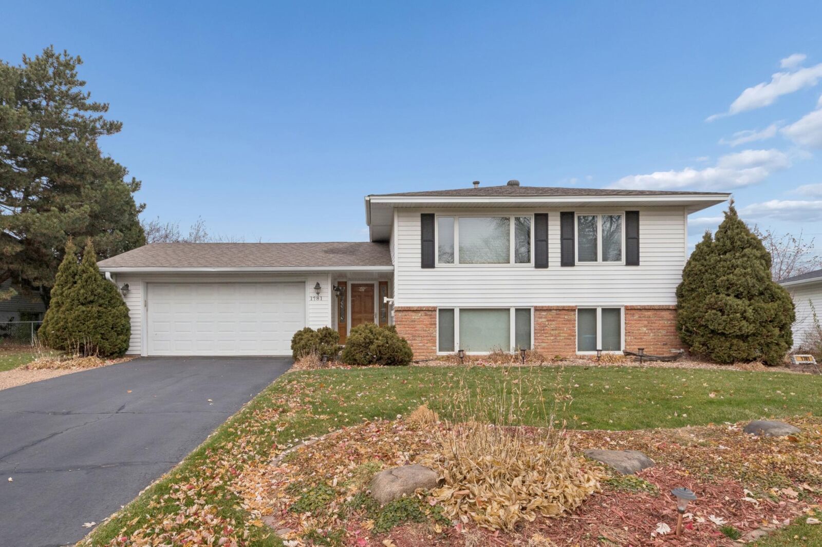 Property Photo: 1781 Serpentine Drive MN 55122
