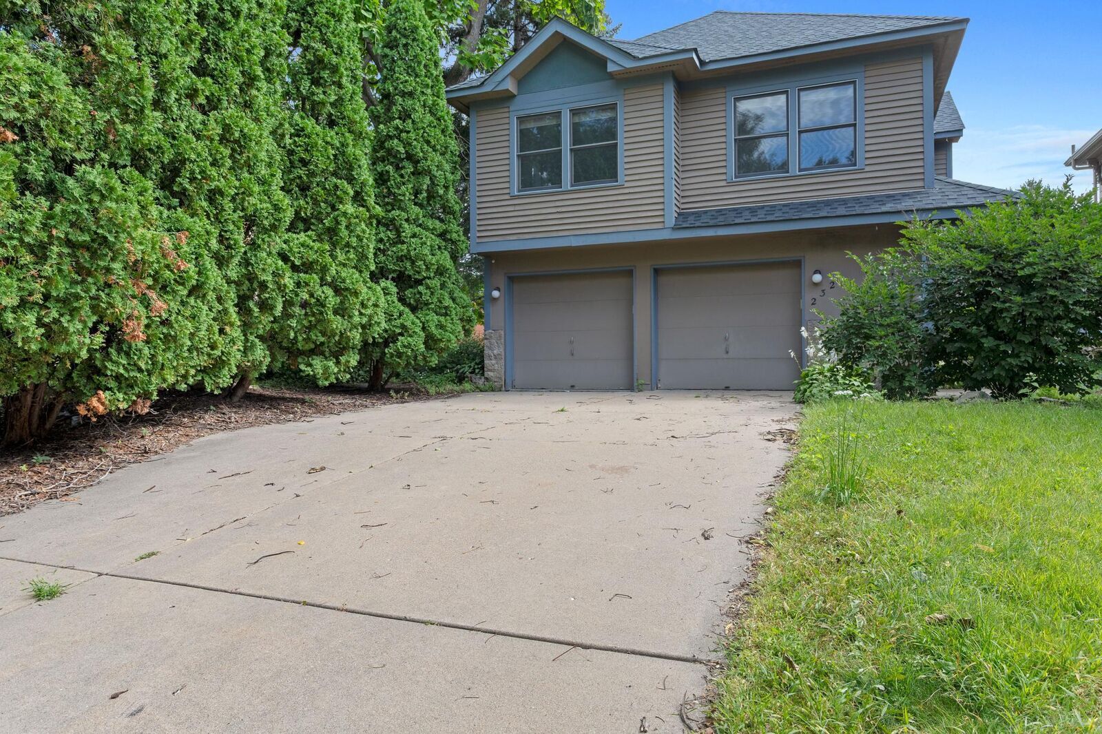 Property Photo:  2321 Pillsbury Avenue S  MN 55404 