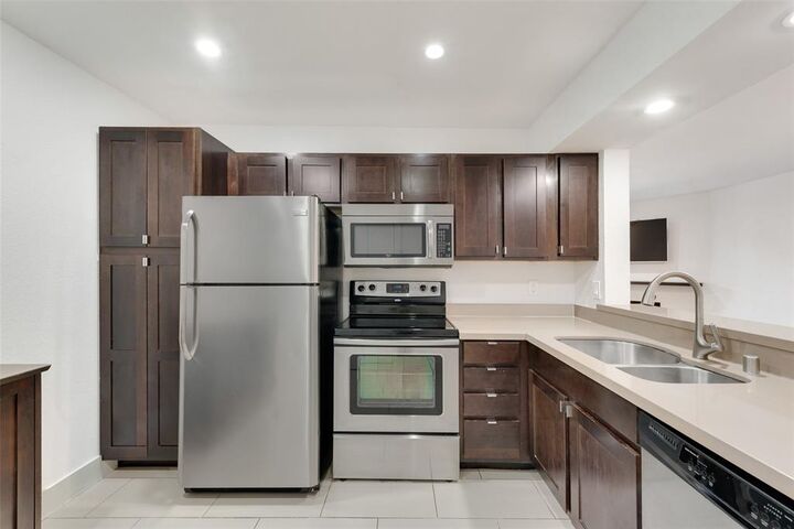 Property Photo: 4777 Cedar Springs Road 8G TX 75219