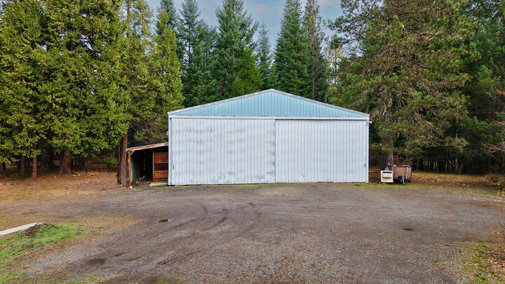 Property Photo:  431 Red Blanket Road  OR 97536 