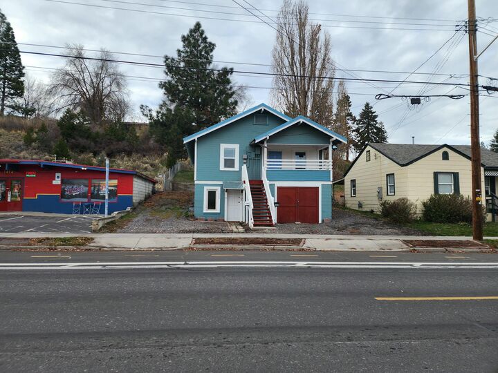 Property Photo:  1420 Oregon Avenue  OR 97601 