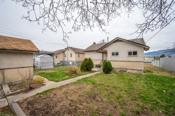 Property Photo: 856 School Avenue BC V0H 1T6