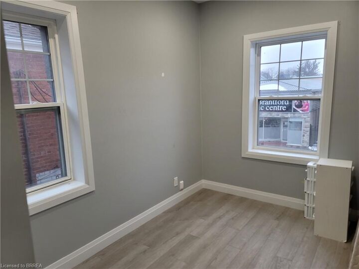 Property Photo:  427 Colborne Street 6  ON N3S 3N5 