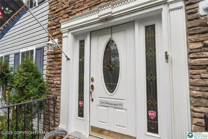 Property Photo:  216 Pheasant Place  PA 18466 