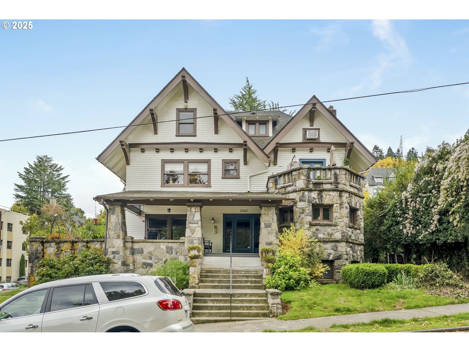 Property Photo:  2566 NW Lovejoy St 6  OR 97210 