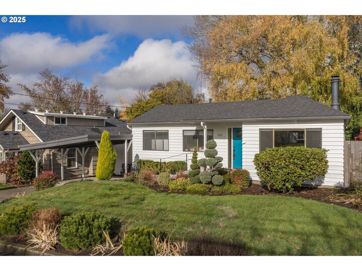 Property Photo:  1323 SW Carson St  OR 97219 