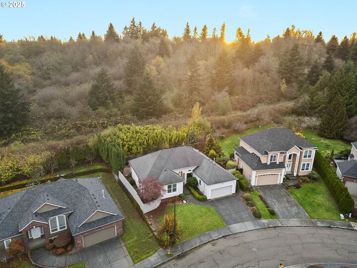 Property Photo: 16442 SE High Meadow Loop OR 97236