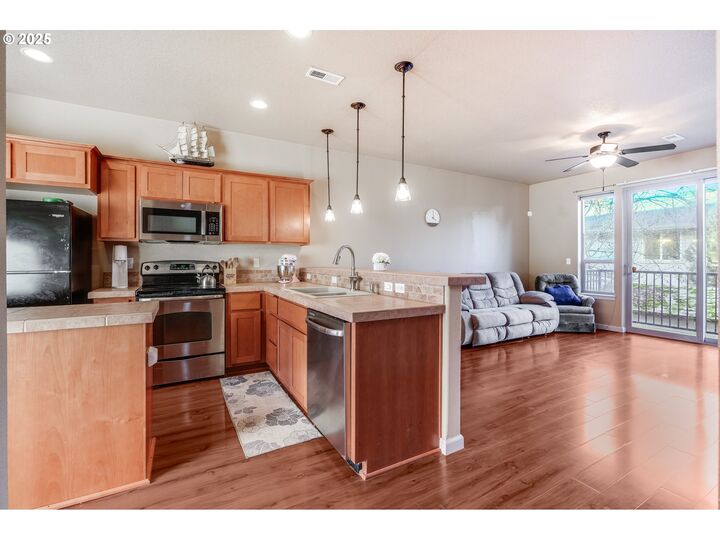 Property Photo:  2981 SW 187th Ave  OR 97003 