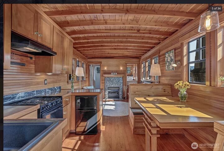 Property Photo: 3304 Fuhrman Avenue E 10 WA 98102