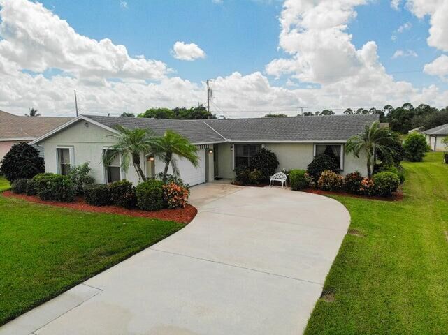 Property Photo:  3206 SE Otis Lane  FL 34984 