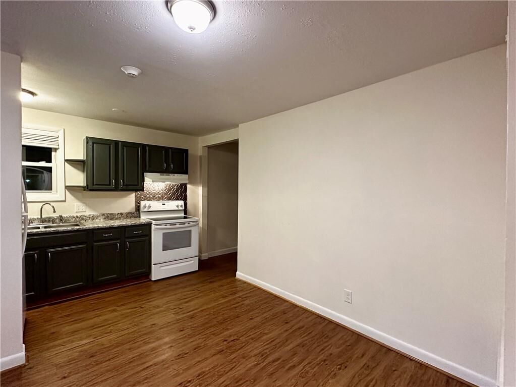 Property Photo:  800 Oakland Beach Avenue B  RI 02889 