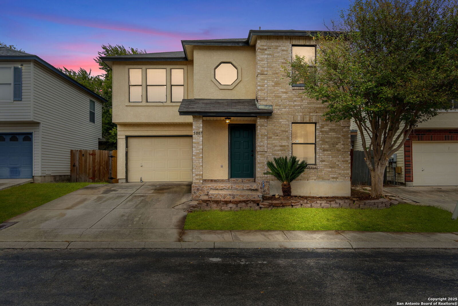 Property Photo: 5007 Kenton Trace TX 78240