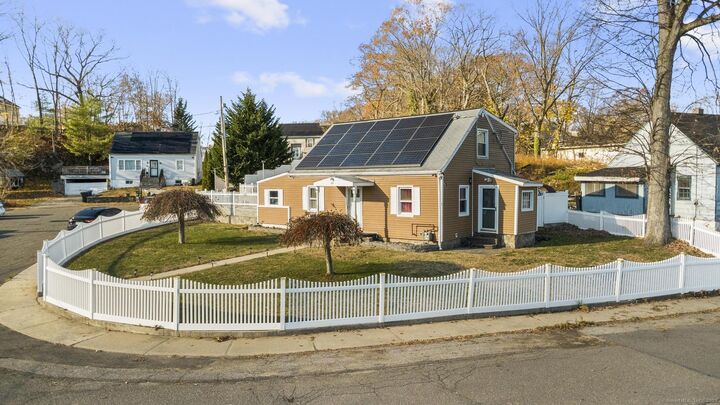 Property Photo: 69 Glen Circle CT 06610