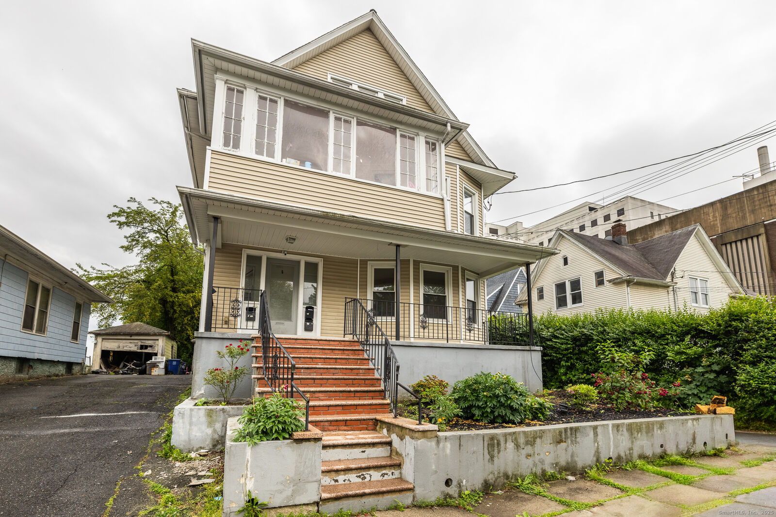 Property Photo:  25 Hunting Street 2nd Floor  CT 06606 