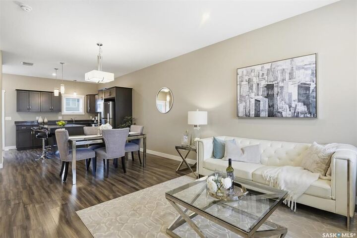 Property Photo: 1216 Pringle Way SK S7T 0X5