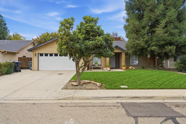 915 S Laguna Street  Visalia CA 93292 photo