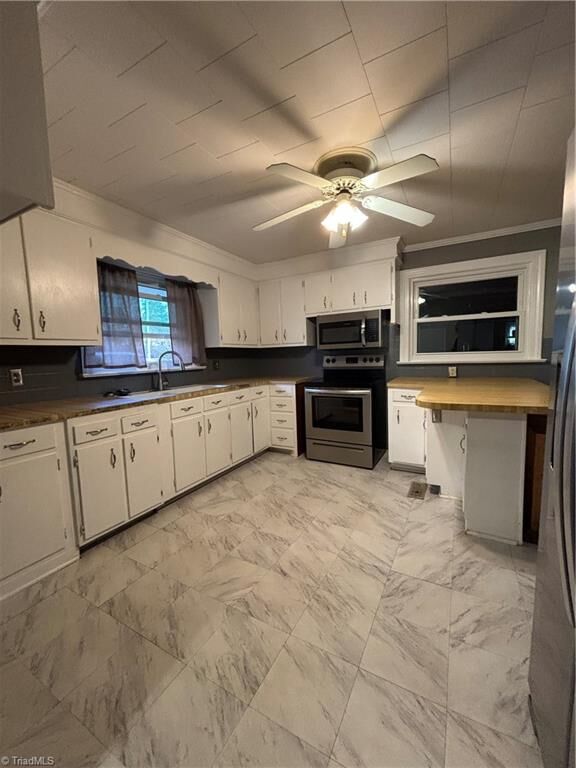 Property Photo:  139 E Side Drive  NC 27030 