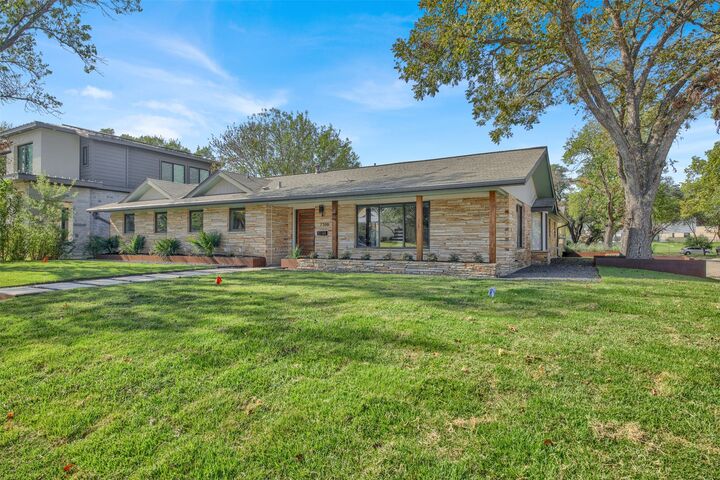 Property Photo:  7510 Daugherty Street  TX 78757 