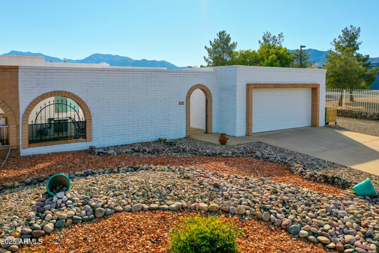 Property Photo:  984 E Carmelita Drive  AZ 85635 