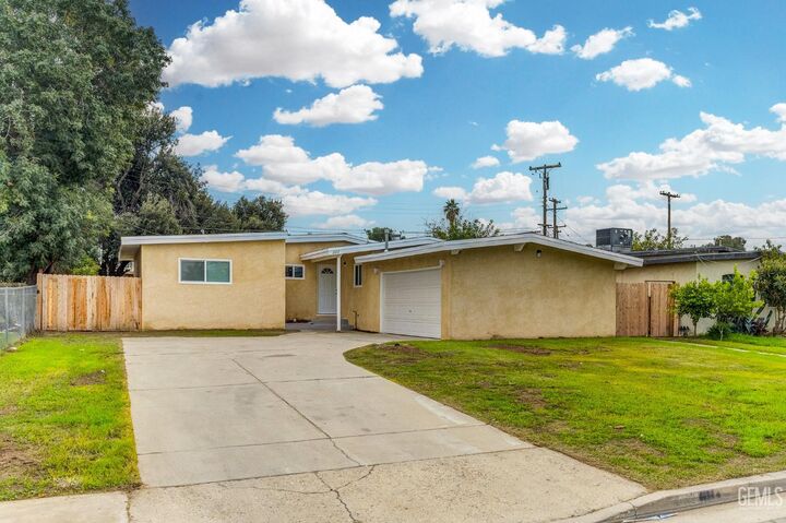 Property Photo:  2612 Lee Street  CA 93304 