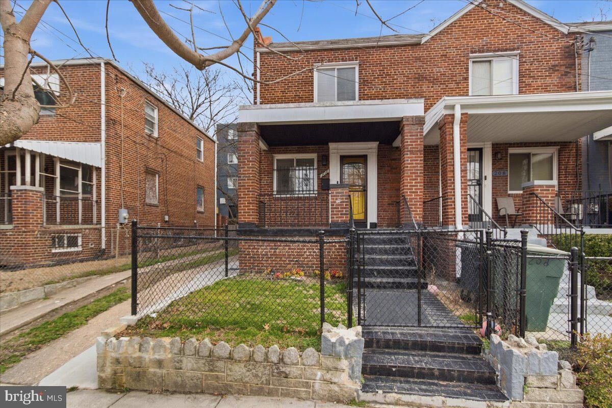 Property Photo:  206 36th Street SE  DC 20019 