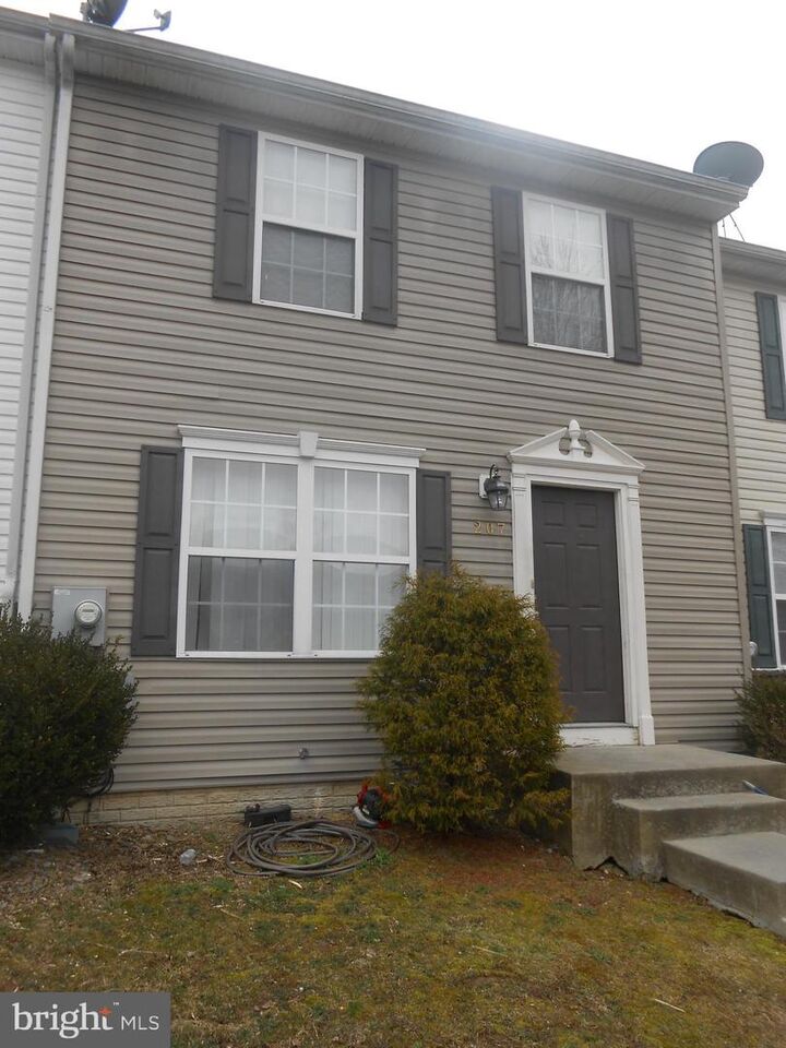 Property Photo: 207 Eastside VA 22602