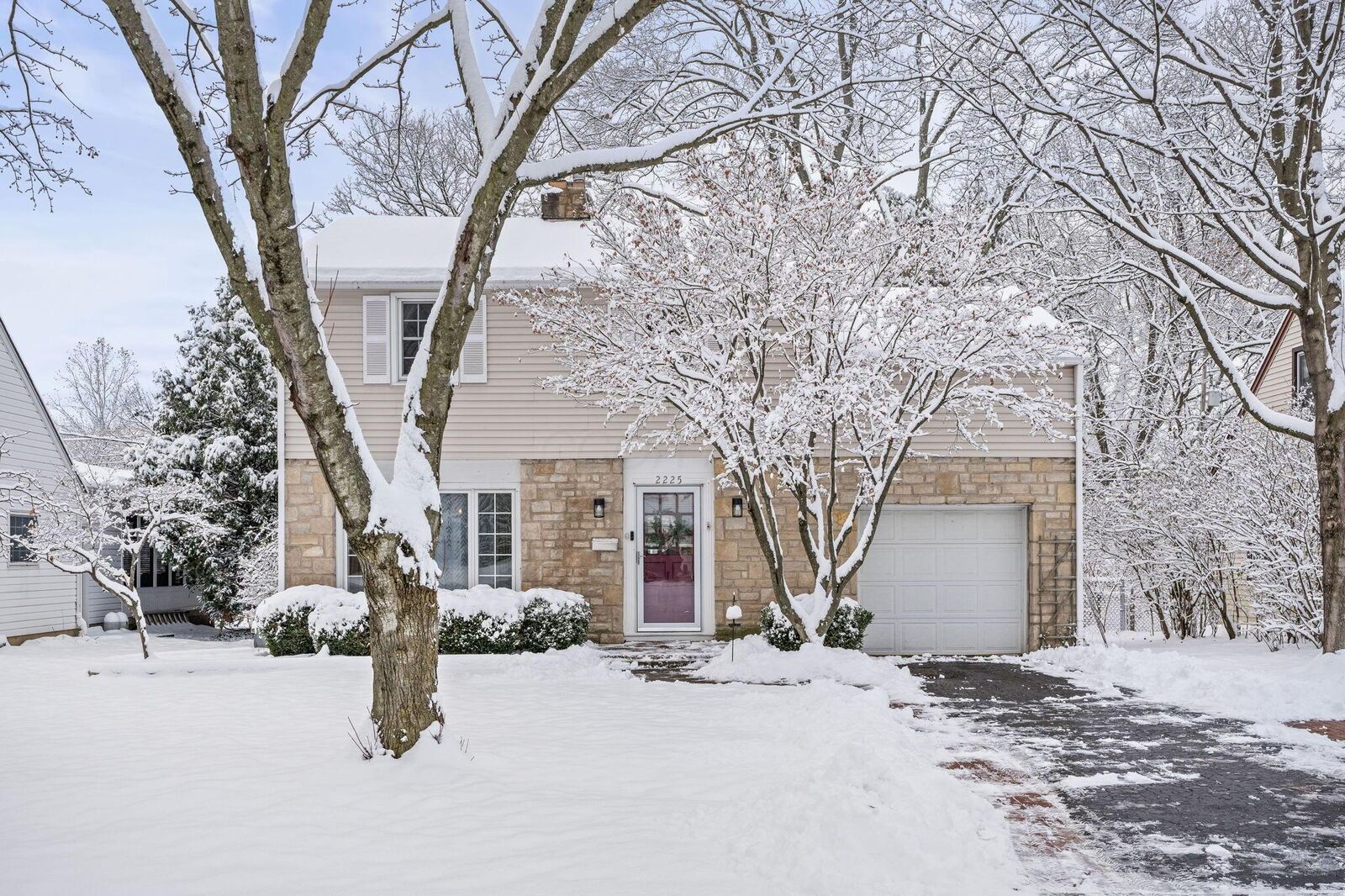 Property Photo: 2225 Swansea Road OH 43221