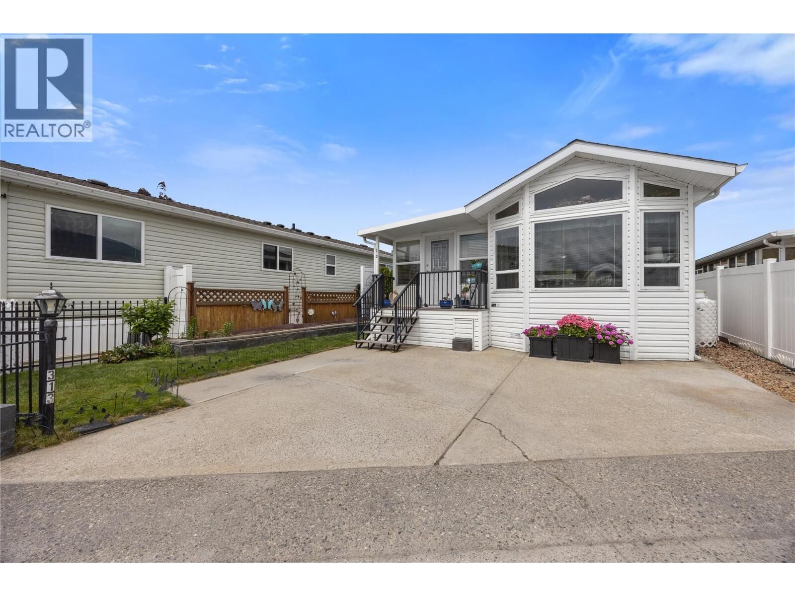 Property Photo: 415 Commonwealth Road 313 BC V4V 1P4