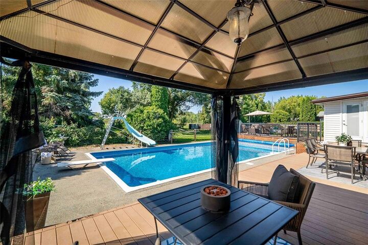 Property Photo:  780 Wallace Avenue  MB R2E 0B2 