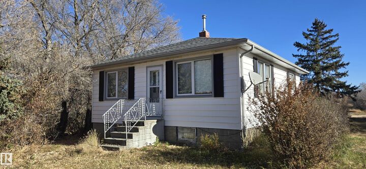 Property Photo:  Twp 522 855 Highway  AB T0B 2R0 