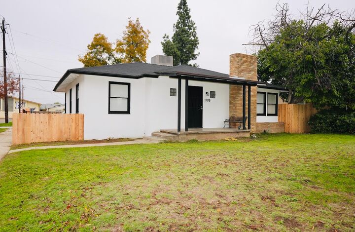 Property Photo:  1305 E Fedora  CA 93704 