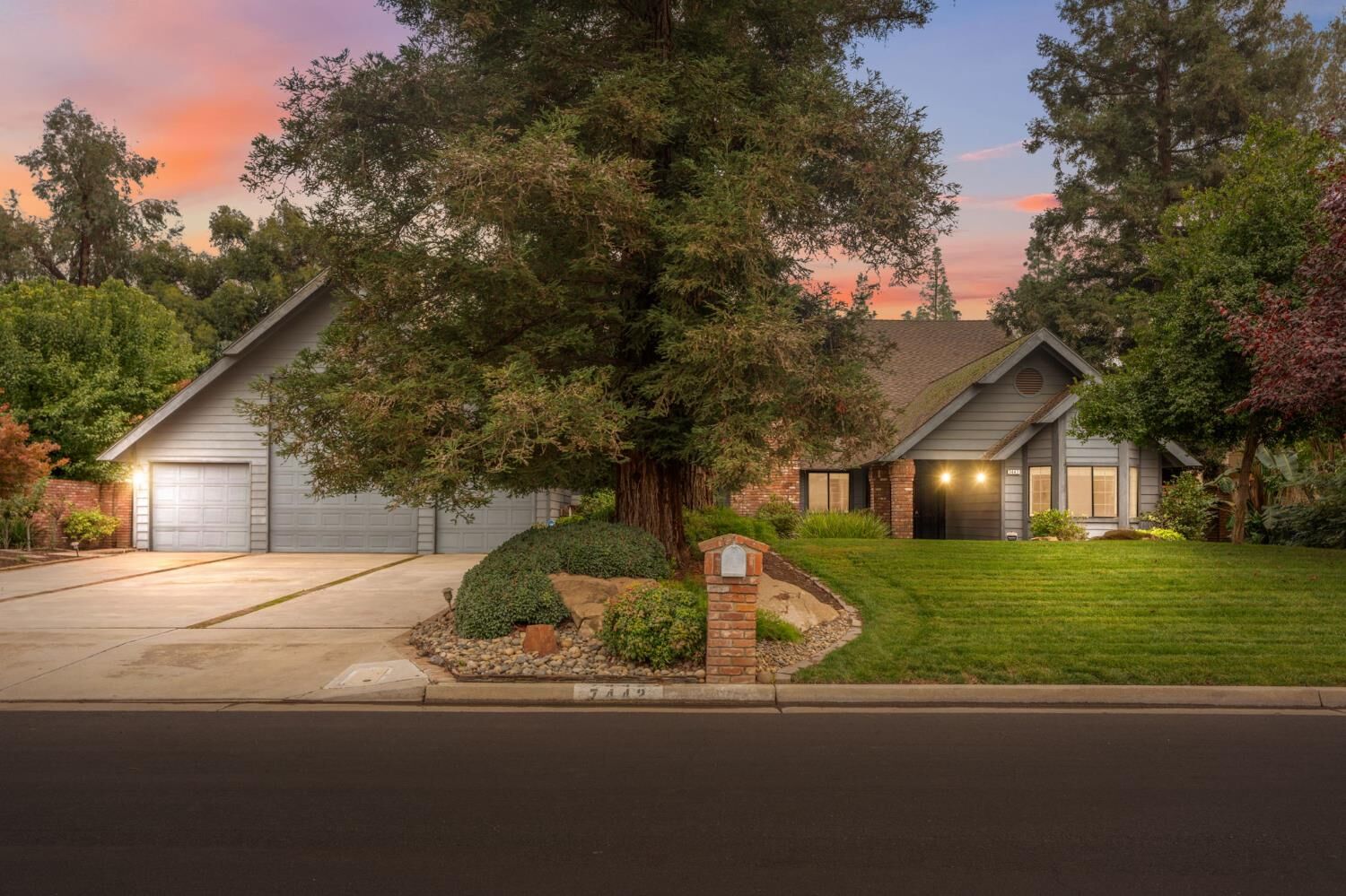 Property Photo: 7442 N Tahan Avenue CA 93711