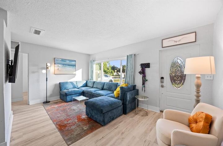 Property Photo: 561 NE 61st St FL 33334