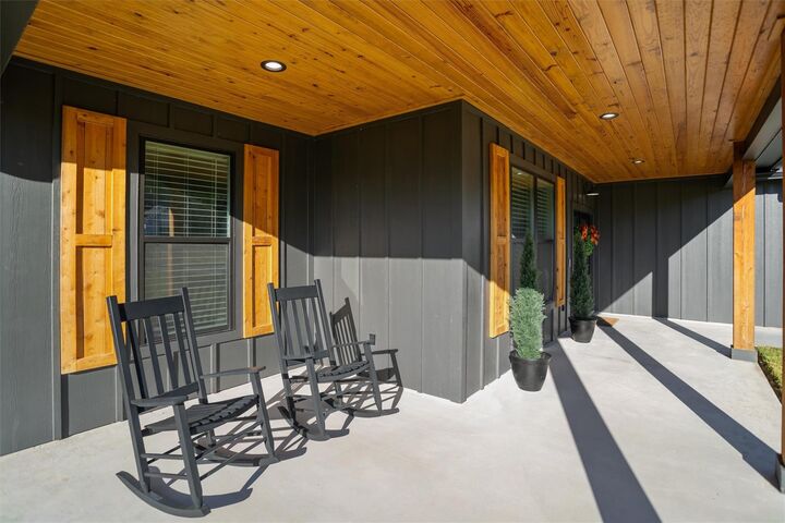 Property Photo:  190 Shady Oaks Drive  TX 75904 